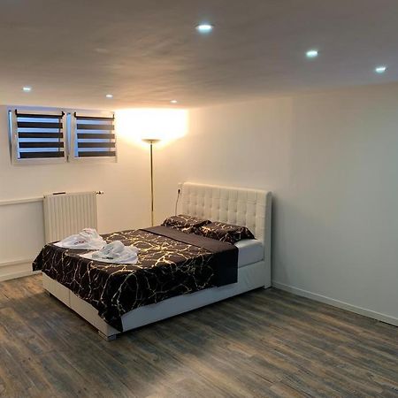 Studio 45M2 Tres Calme Village-Neuf Ngoại thất bức ảnh
