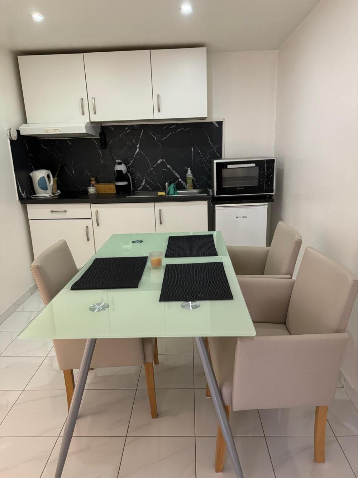 Studio 45M2 Tres Calme Village-Neuf Ngoại thất bức ảnh